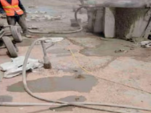 昔阳水泥混凝土路面板底注浆技术 路面脱空注浆整治方案