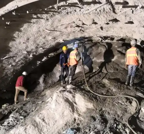 昔阳拱顶带模注浆料的施工流程及注意事项